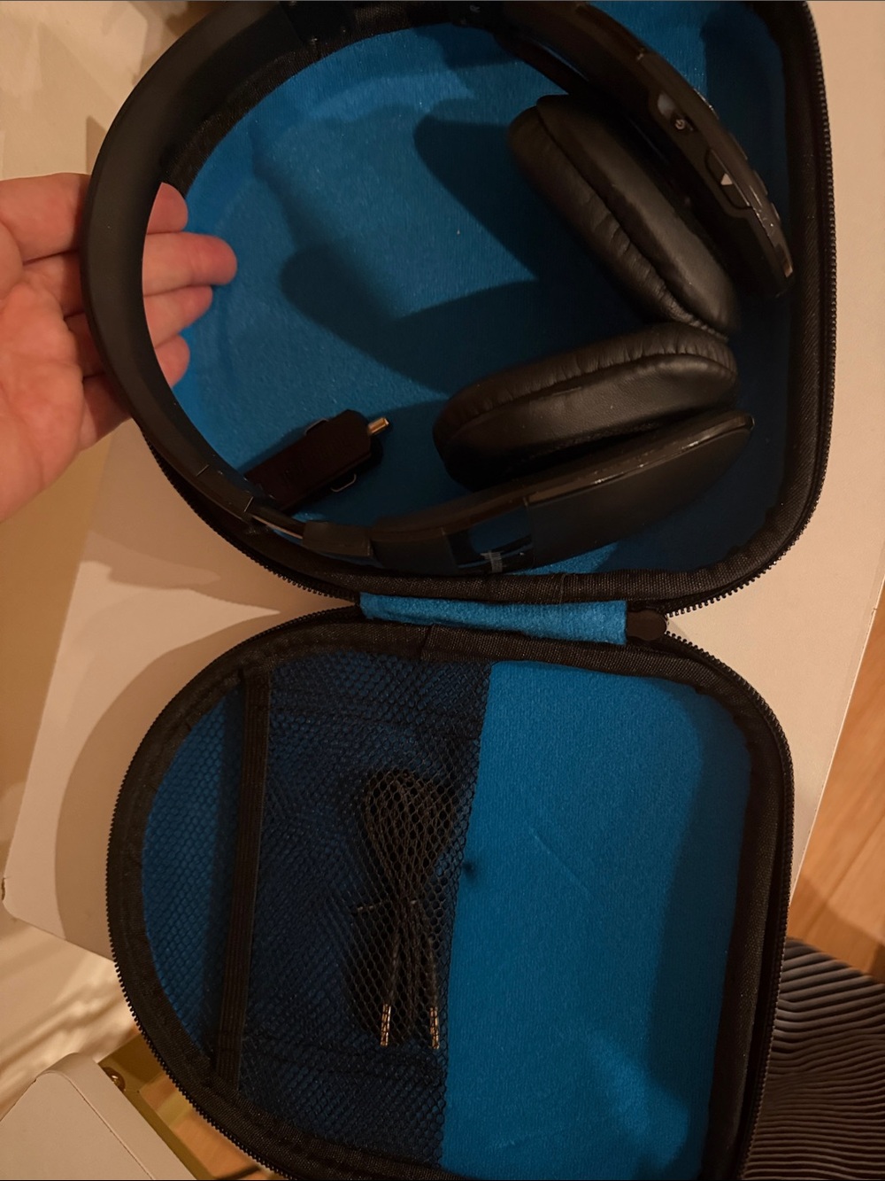 Blue parrot  Over-Ear Wireless Headphones with USB Adapter